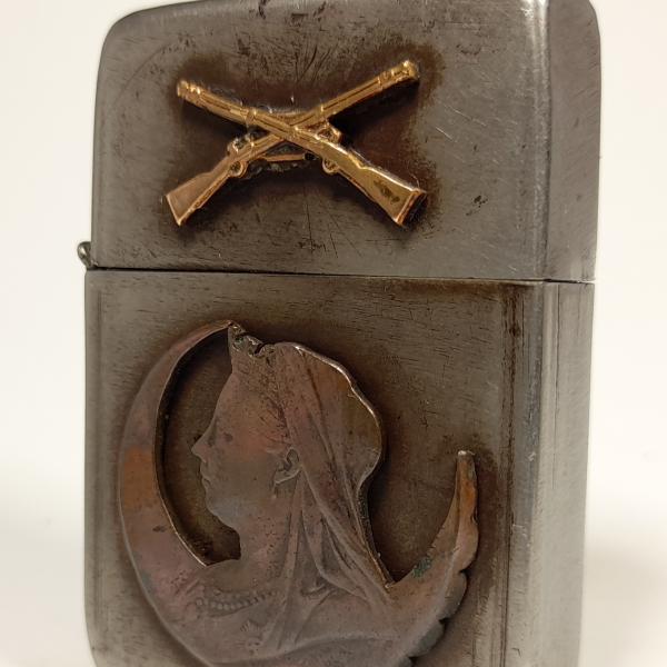 (111) ZIPPO [=1942=] (4 barrel) WWII =TRENCH ART COIN , CROSS RIFLES=