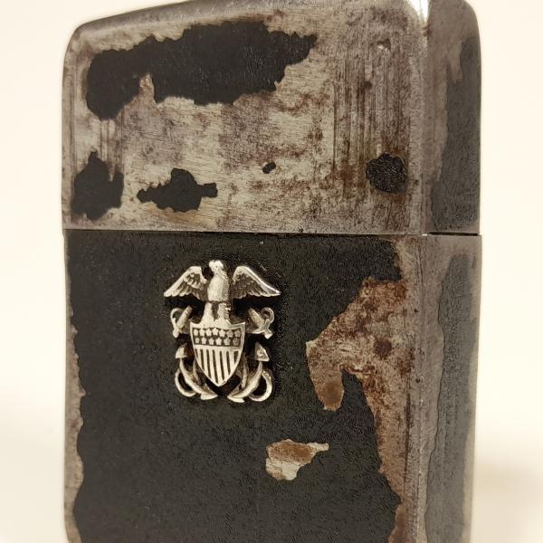 (132) ZIPPO [=1942=] (4 barrel) WWII =NAVY EMBLEM= code error